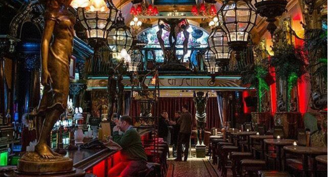 Win a Spectacular Dining Experience with Wine or Cocktails for 4 People at Cafe en Seine