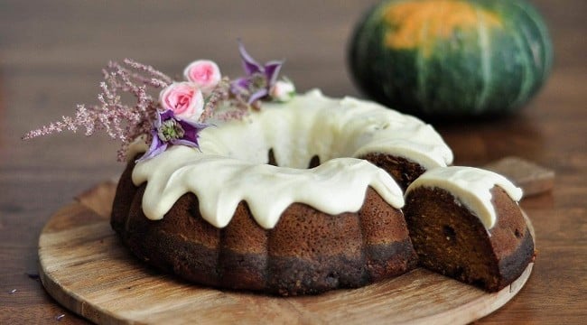 Spiced Pumpkin Cake Recipe with Beurre Noisette Buttercream by The Flour Artist