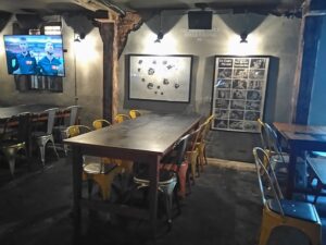 A Bar of Many Layers: The Dirty Onion, Belfast - Bar Review [December Edition]
