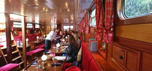 This Floating Restaurant is the Ultimate Way to Enjoy Dublin's Grand Canal - La Peniche Review