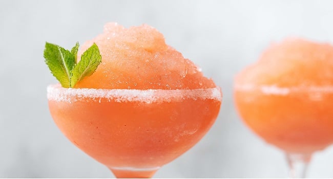 Strawberry Cinnamon Vanilla Daiquiri Recipe From Siúcra x Catherine Fulvio