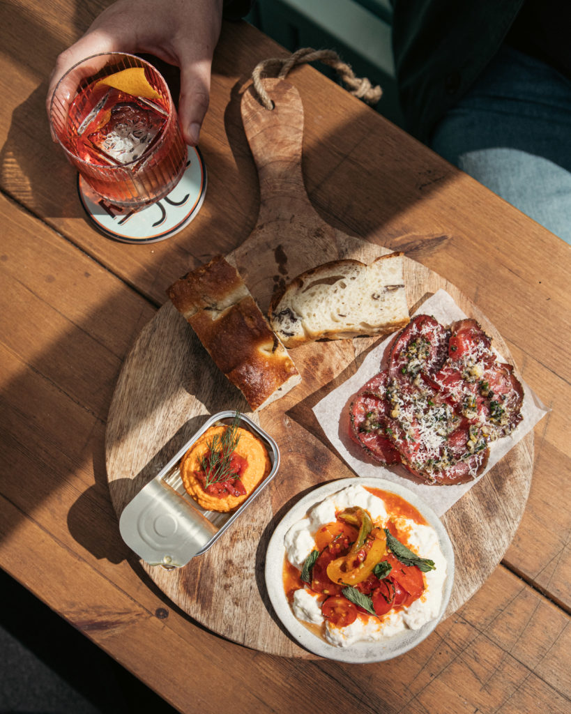 Roe & Co Whiskey summer garden