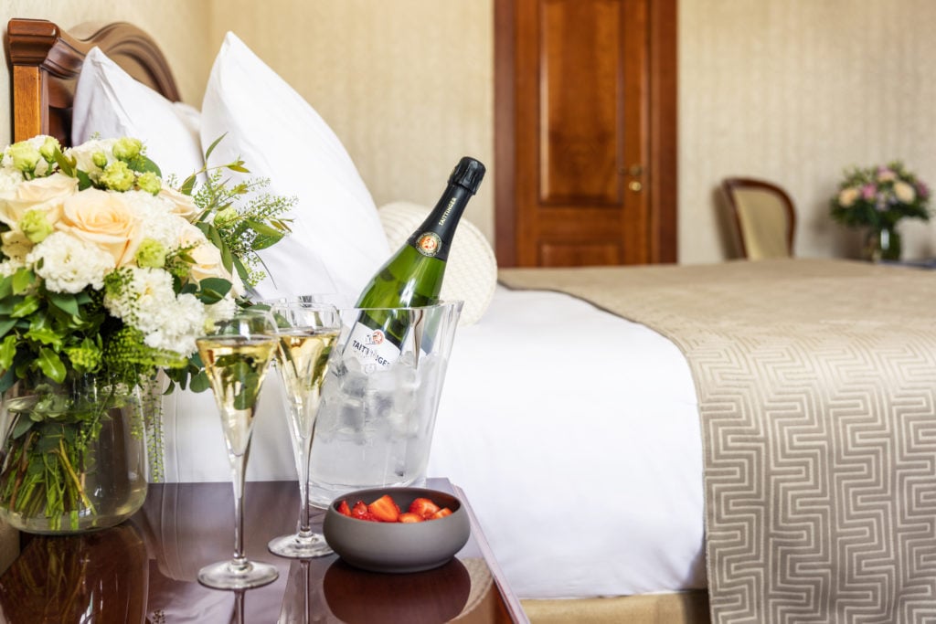 café du parc taittenger champagne