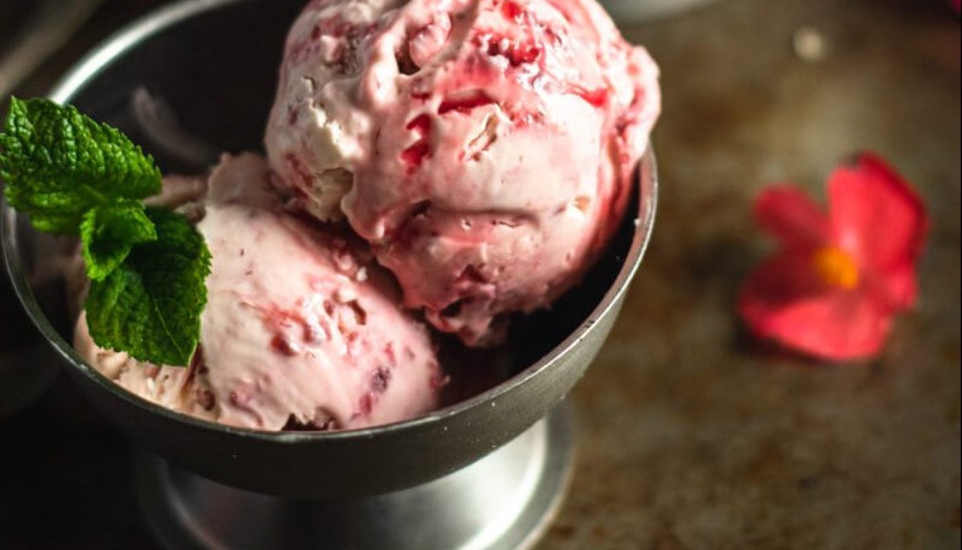 3 ingredients Rasperry and Mint Icecream (2)
