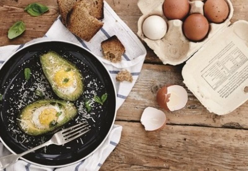 Baked avocado and egg