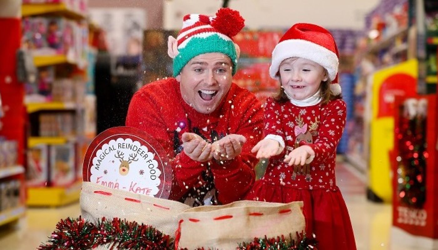 brian-ormond-emma-kate-kelly-ogrady-4-from-straffan-launch-tescos-reindeer-food-for-temple-street