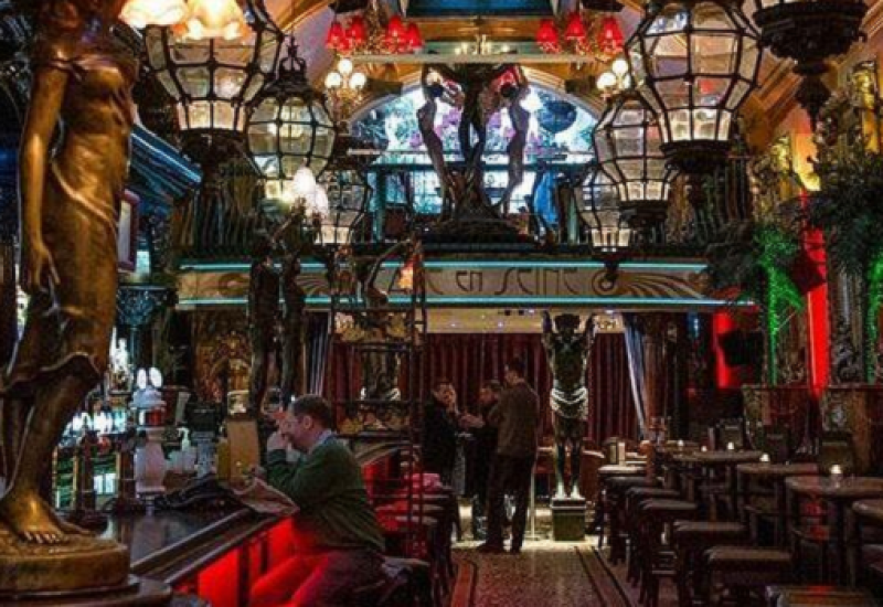 Win a Spectacular Dining Experience with Wine or Cocktails for 4 People at Cafe en Seine