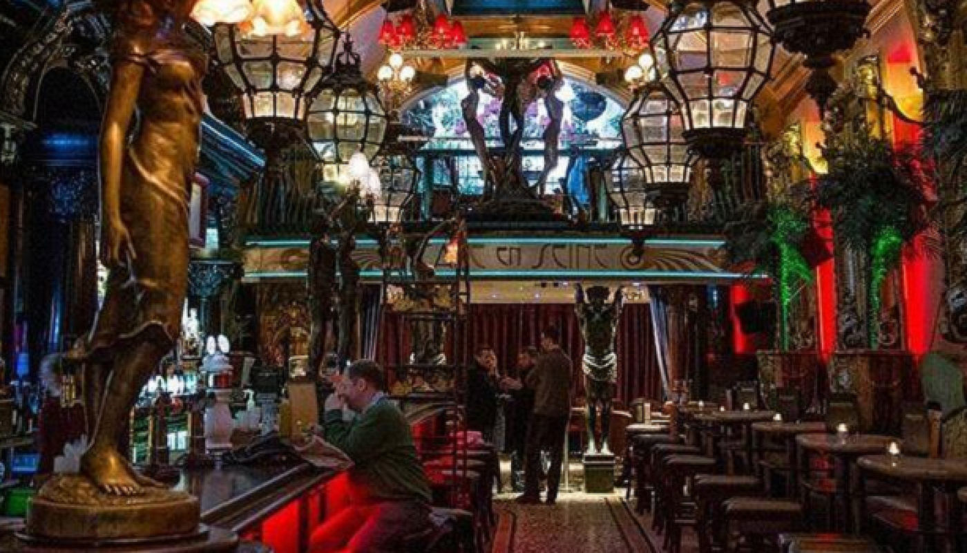 Win a Spectacular Dining Experience with Wine or Cocktails for 4 People at Cafe en Seine
