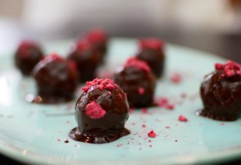 Chocolate and Raspberry Balls Recipe from Siúcra