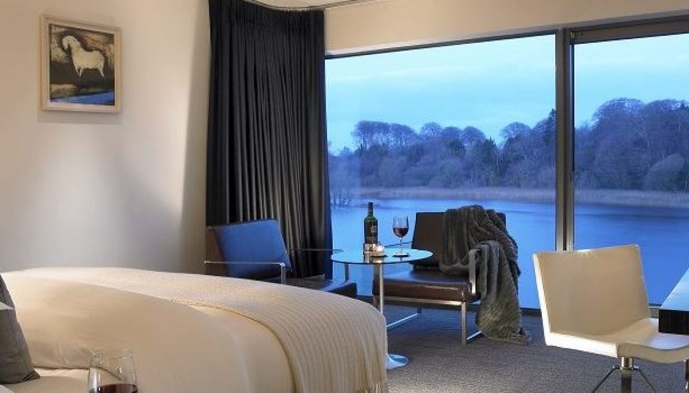 Crimson Deluxe Room Ice house hotel