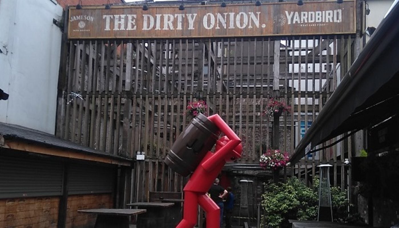 A Bar of Many Layers: The Dirty Onion, Belfast - Bar Review [December Edition]