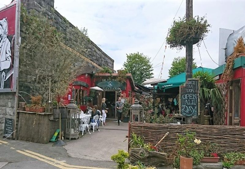 Quirky to the Bone: The Dog House Blues Tea Rooms, Howth - Bar Review [June Edition]