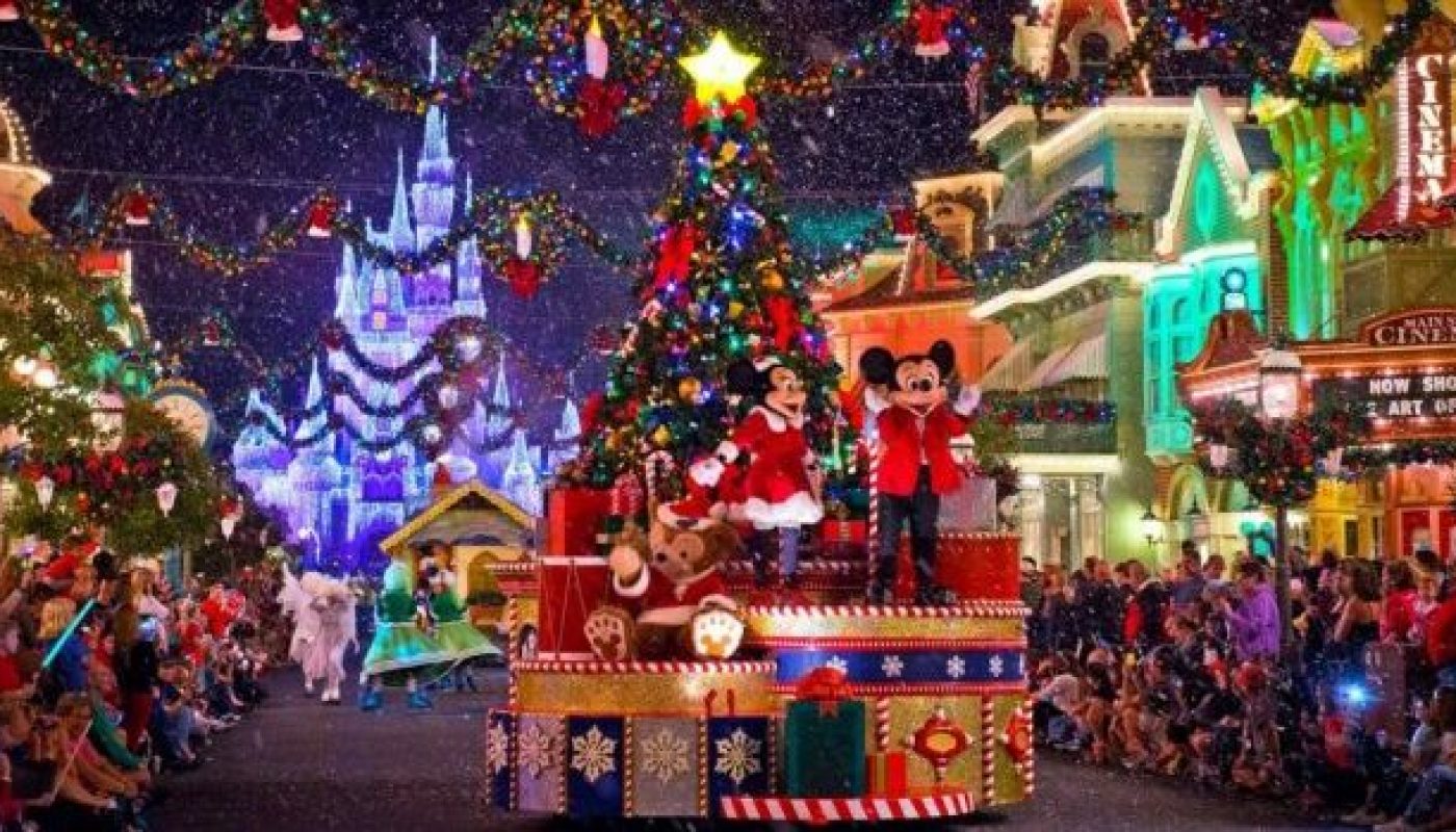 Disneyland-Christmas
