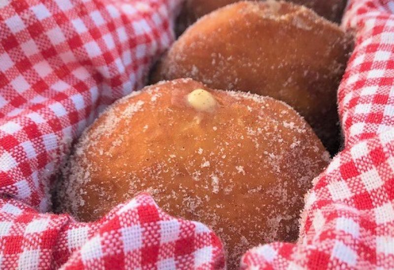 Donuts with Apple and Cinnamon Custard Recipe By Imelda