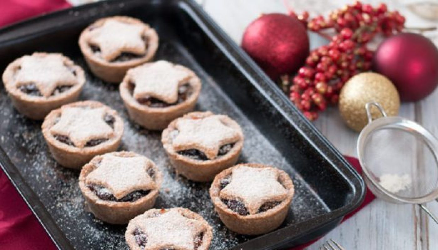 Healthy-Vegan-Mince-Pies_landscape-tray-768x512