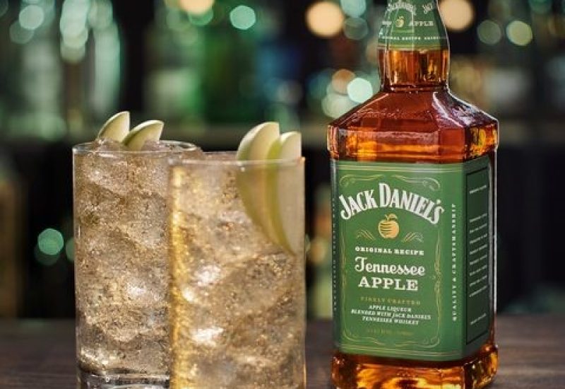 Jack Daniel's Tennessee Apple & Tonic - perfect serve