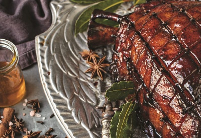 Neven HONEY-GLAZE HAM WITH CLOVES