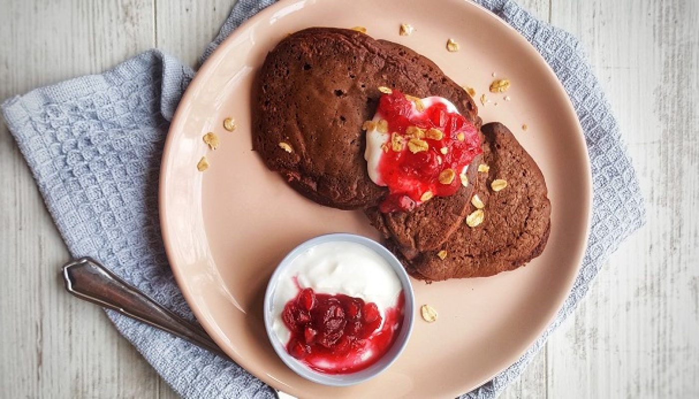 Dark Chocolate & Berry Oat Pancakes Recipe By Delalicious
