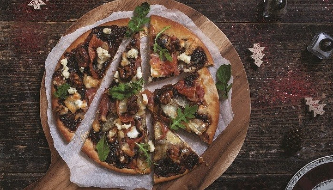 pear-prosciutto-and-walnut-pizza