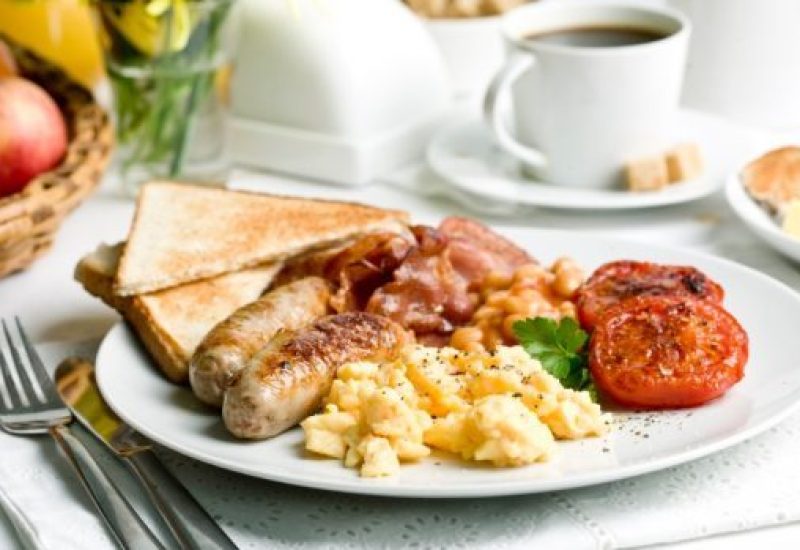 breakfast-scrambled-eggs-picture-id485485822