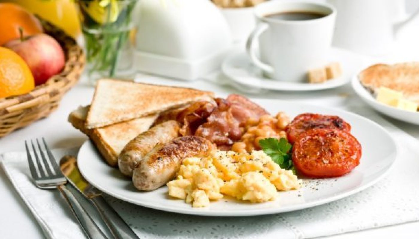 breakfast-scrambled-eggs-picture-id485485822