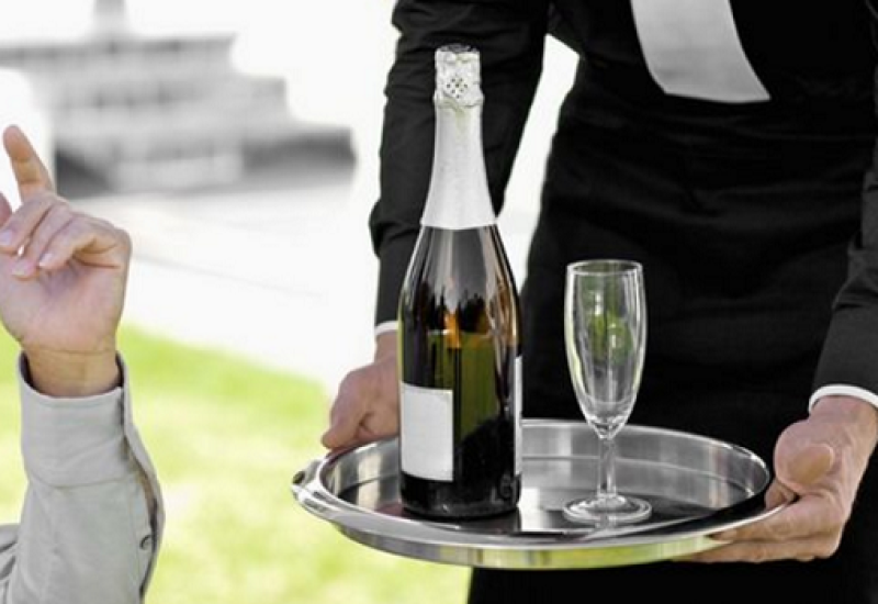 You've Been Drinking Champagne the Wrong Way all your Life | Champagne flutes
