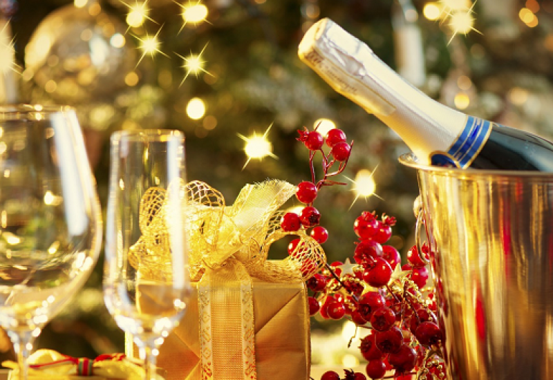 A Sparkling World: Fabulous Champagnes and Bubbles to Toast to 2017