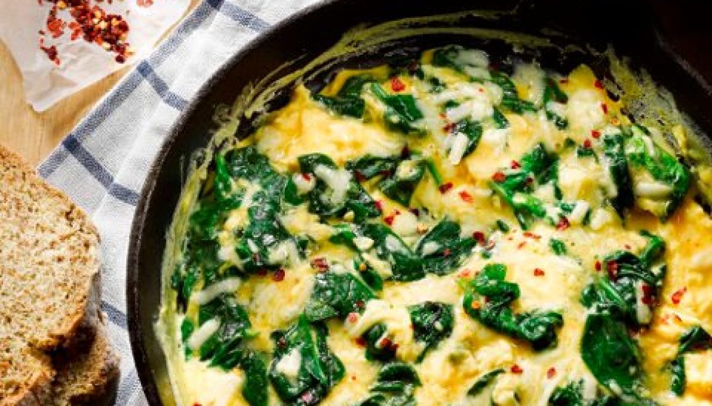five-minute-scrambled-eggs-with-spinach-and-chilli-flakes3