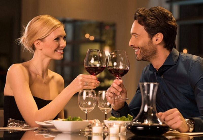 How to Win at Choosing Wine on a Date – A Sommelier's Guide to Do’s and Don’ts