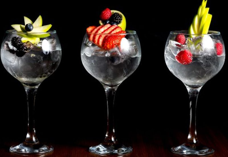 gin and tonic cocktail drink