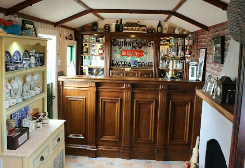 This Irish Pub on Wheels will Bring the cutest Country Cottage to you